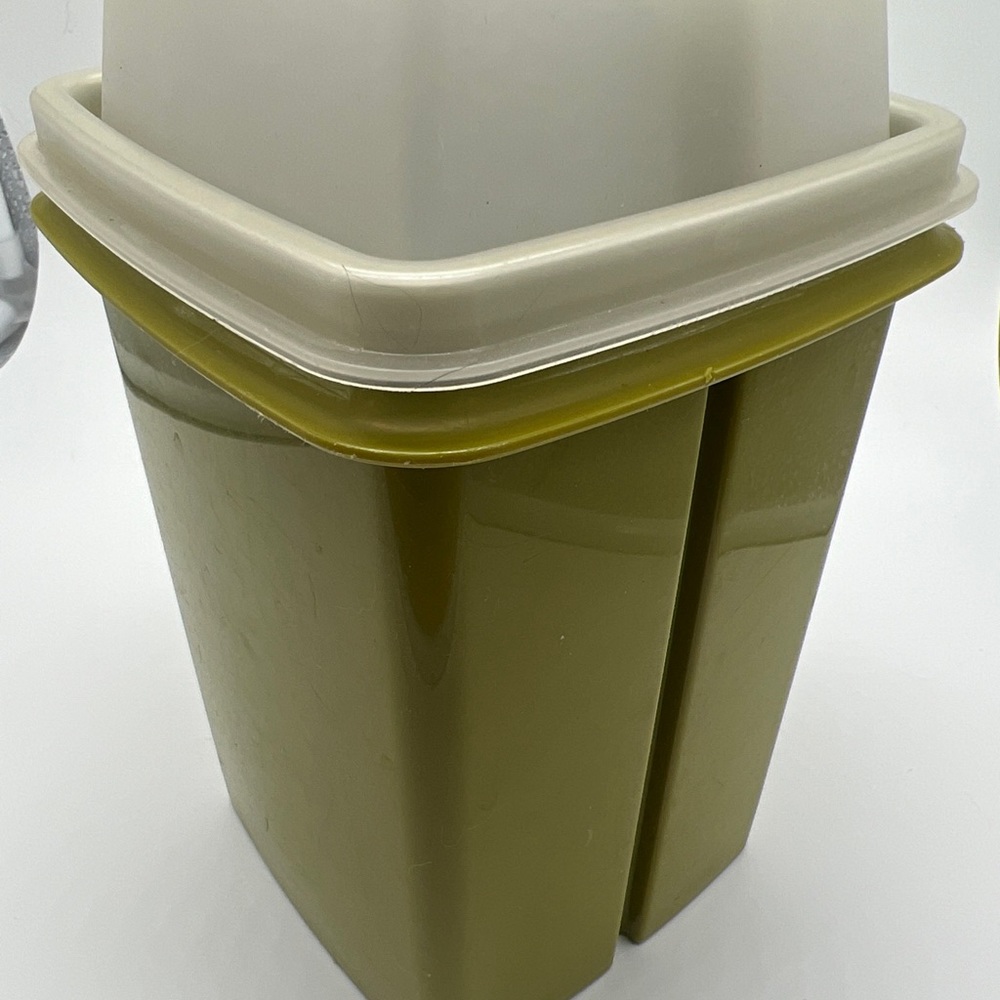 Tupperware Pickle Keeper Vintage Avocado